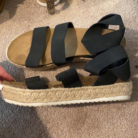 Platform sandals - Picture 2 of 4